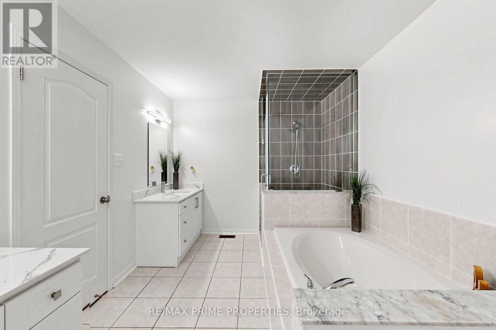 11 KEENLYSIDE LANE - 22