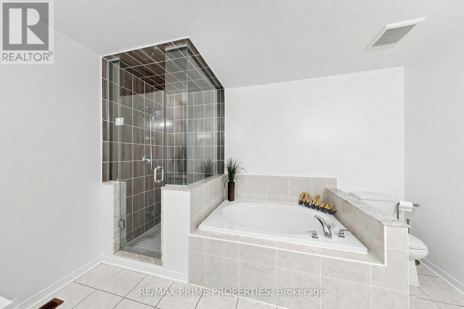 11 KEENLYSIDE LANE - 23