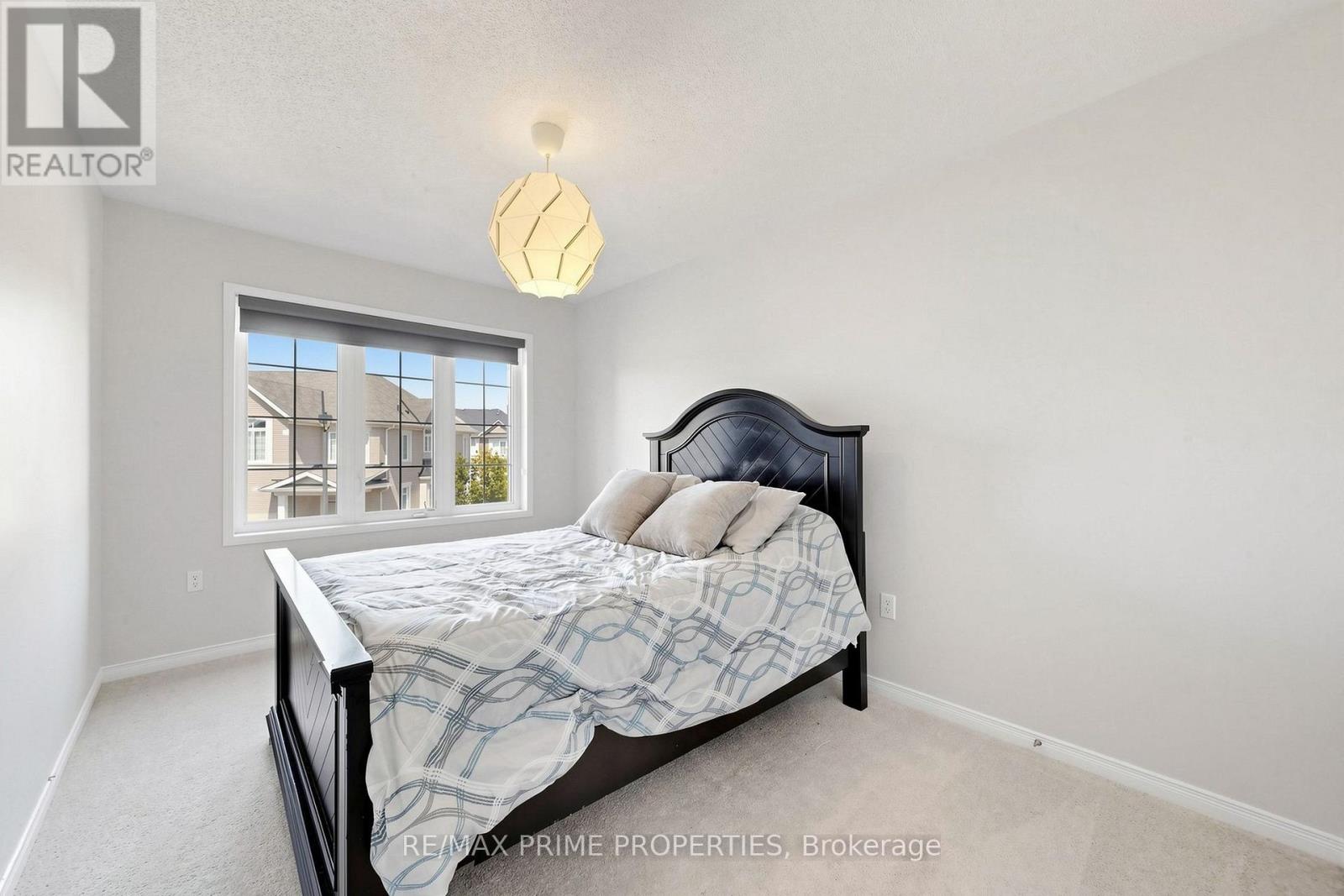 11 KEENLYSIDE LANE - 24