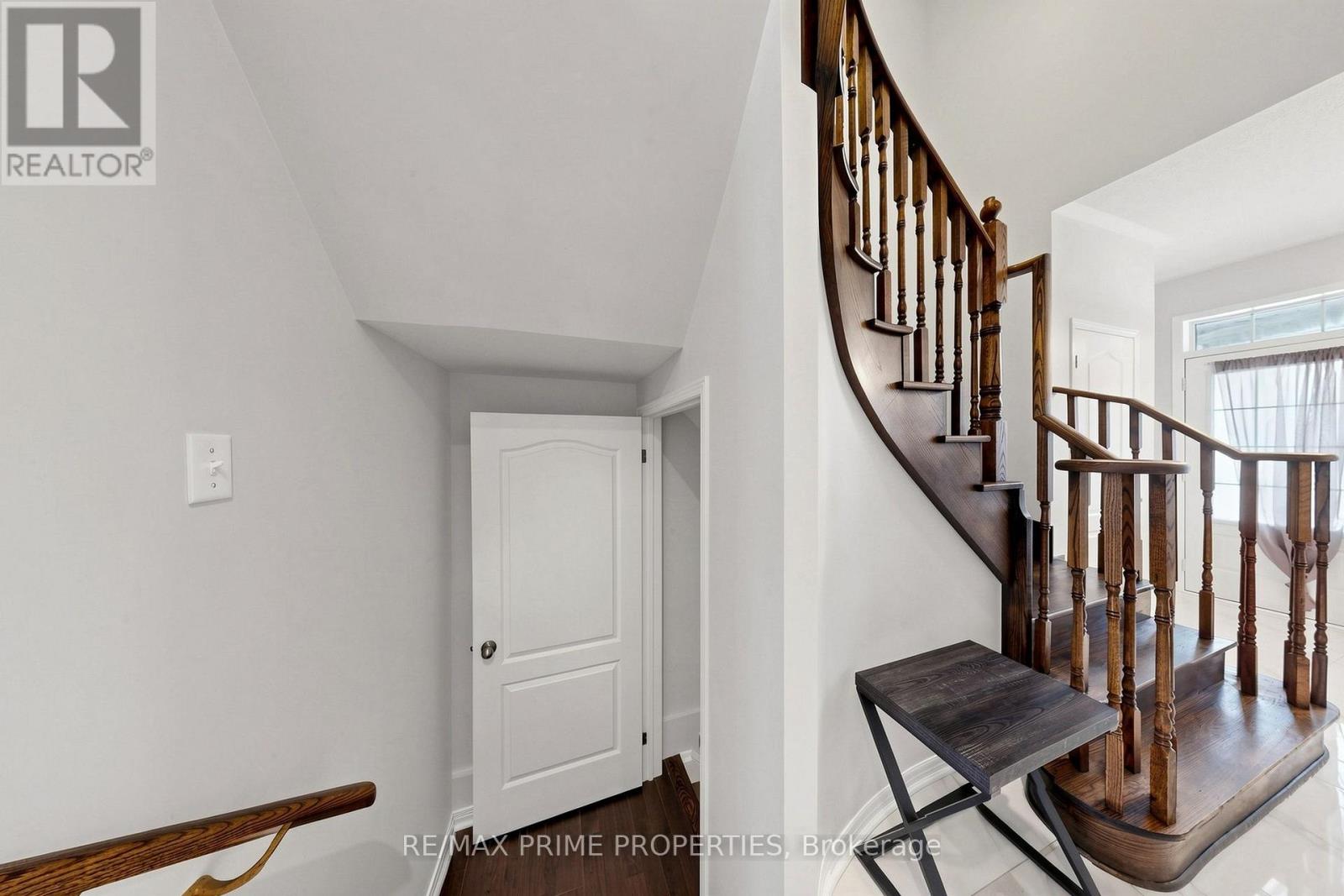 11 KEENLYSIDE LANE - 31