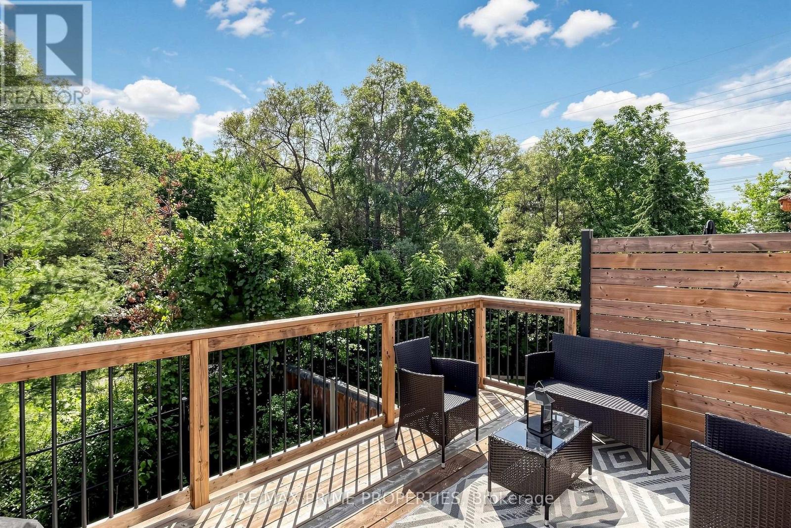 11 KEENLYSIDE LANE - 34