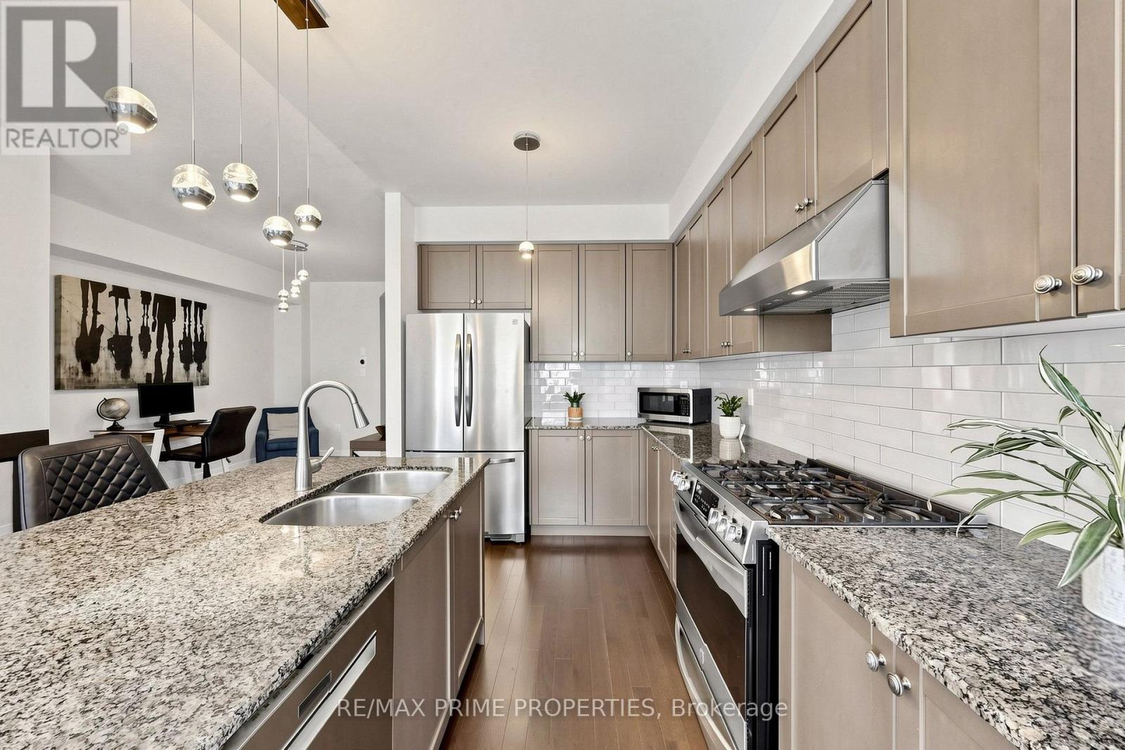 11 KEENLYSIDE LANE - 6