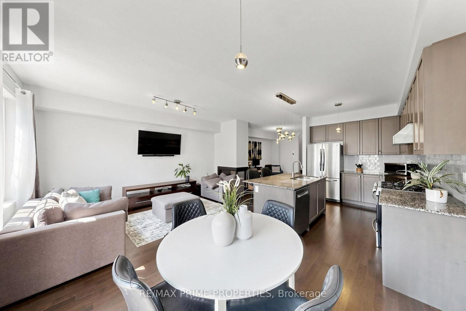 11 KEENLYSIDE LANE - 8