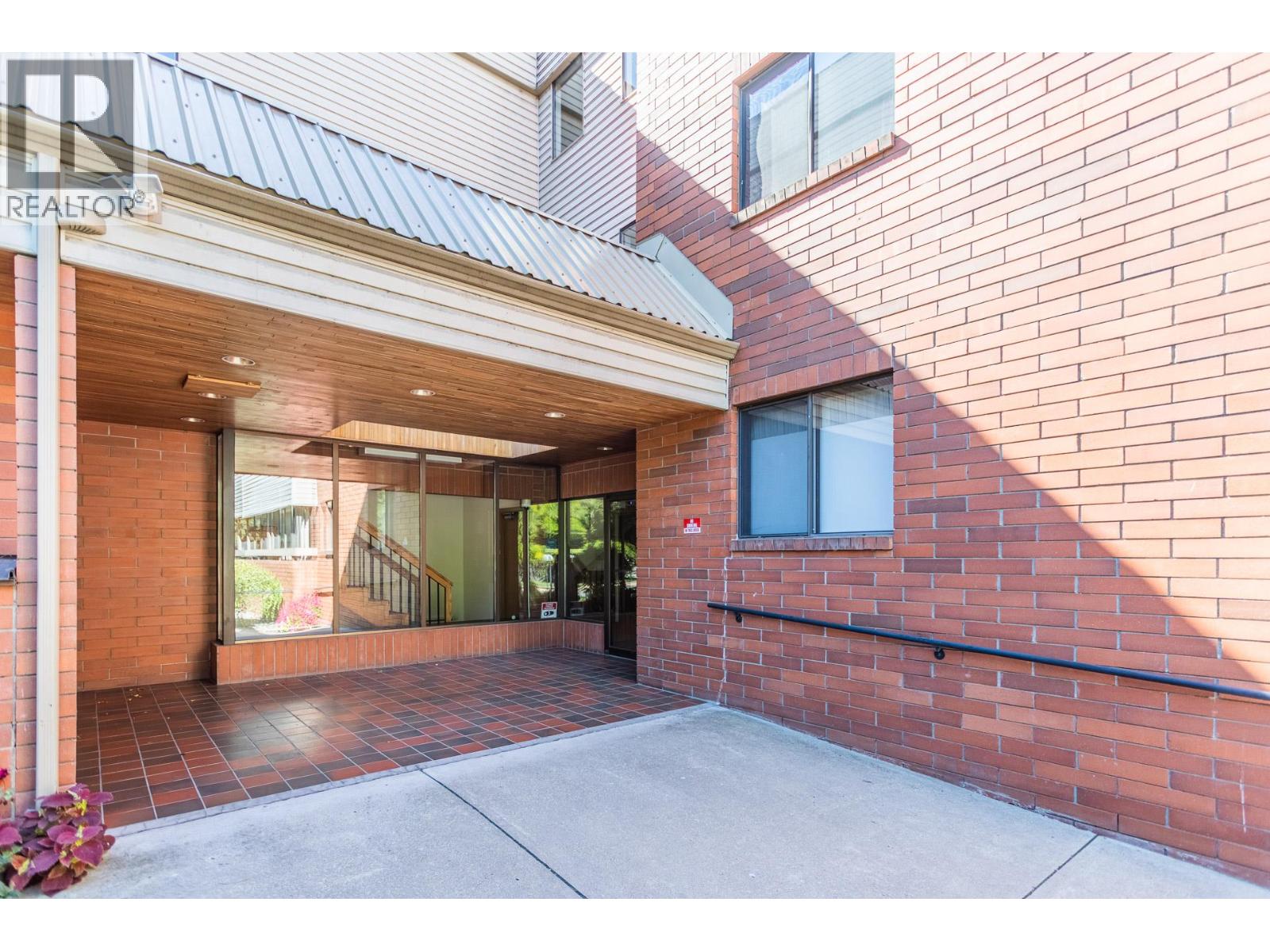 #308 1075 Bernard Avenue - 31