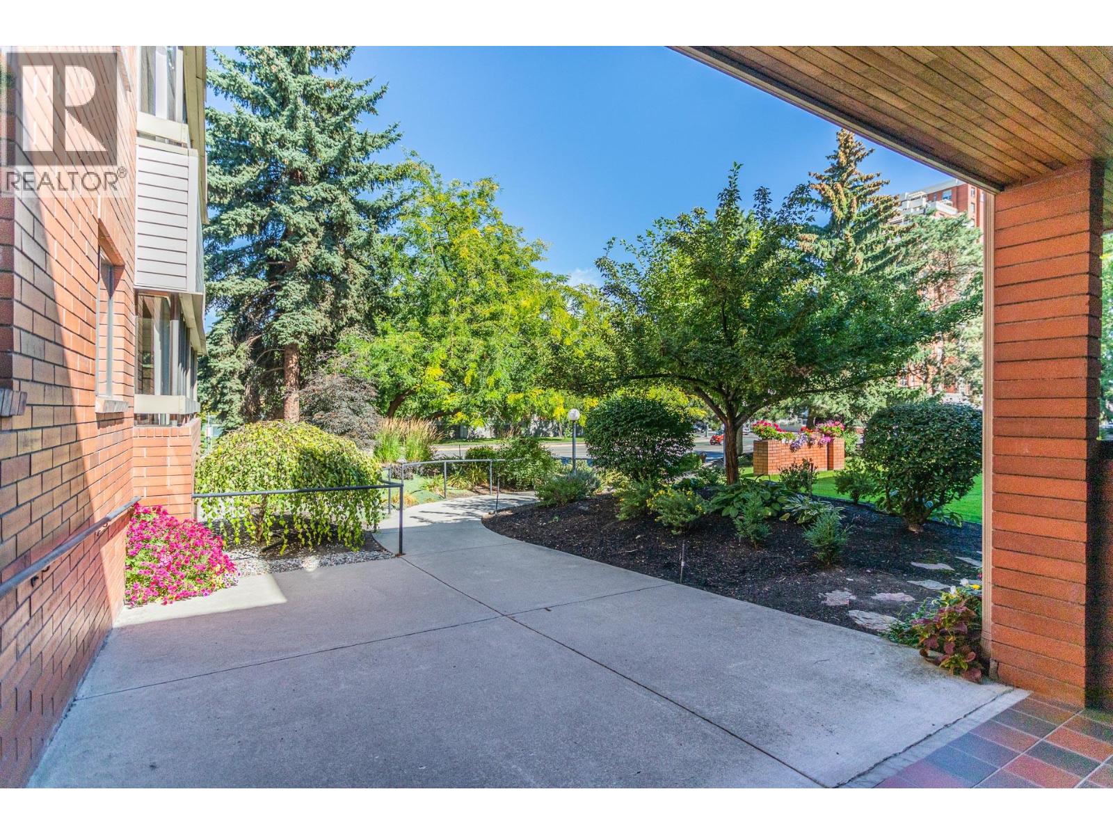 #308 1075 Bernard Avenue - 32