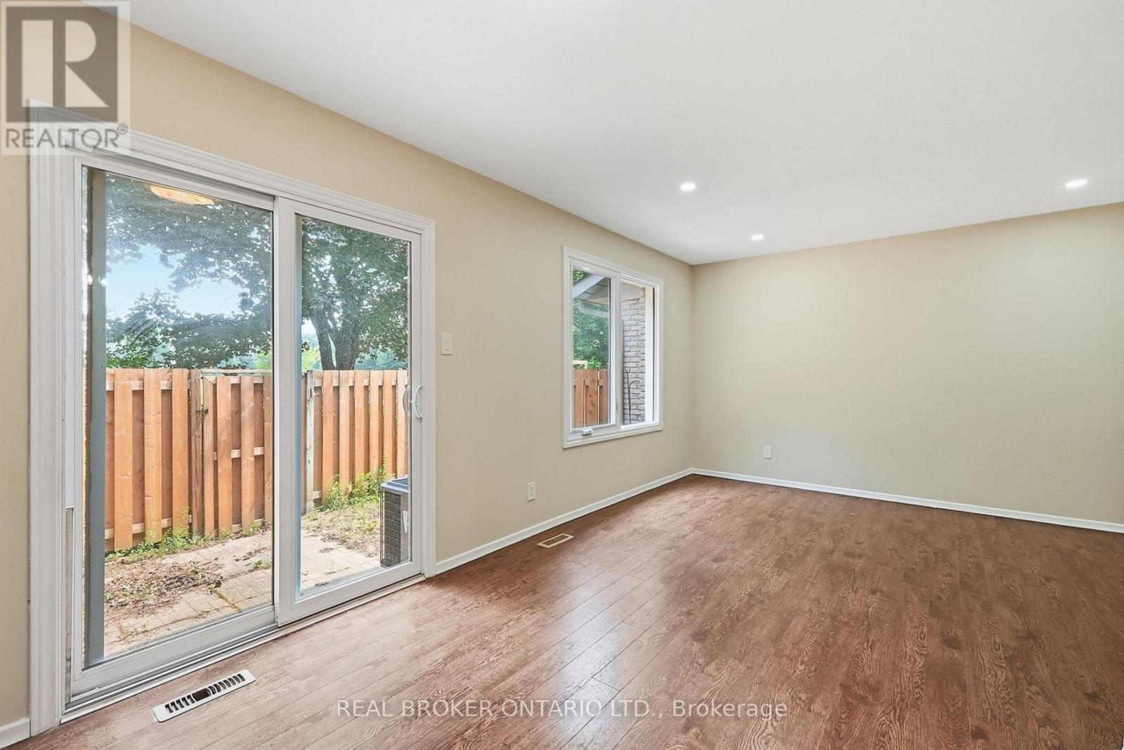 #1 435 KINGSCOURT DRIVE - 17