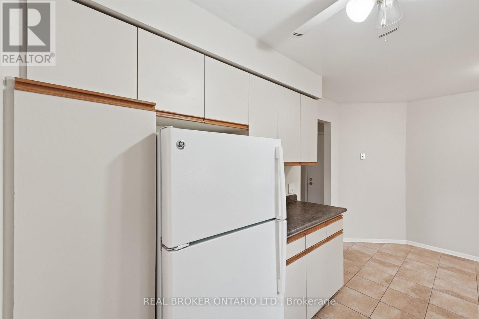 #1 435 KINGSCOURT DRIVE - 23