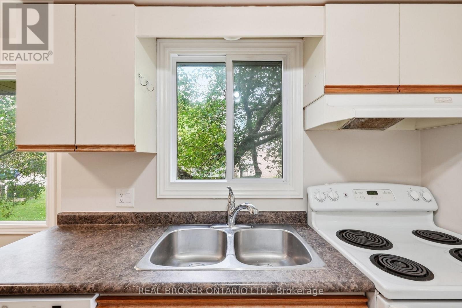 #1 435 KINGSCOURT DRIVE - 24