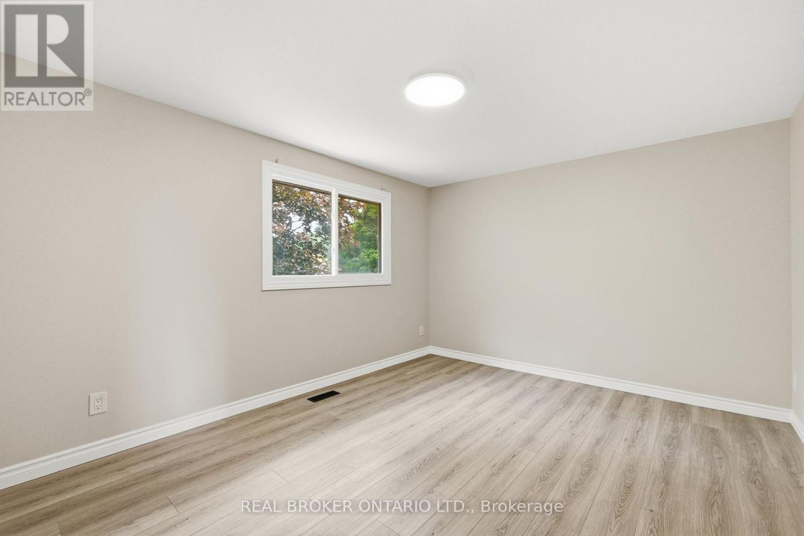 #1 435 KINGSCOURT DRIVE - 26