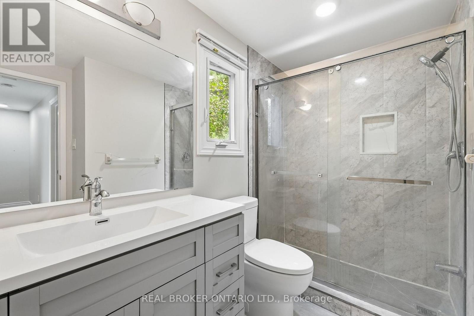 #1 435 KINGSCOURT DRIVE - 29