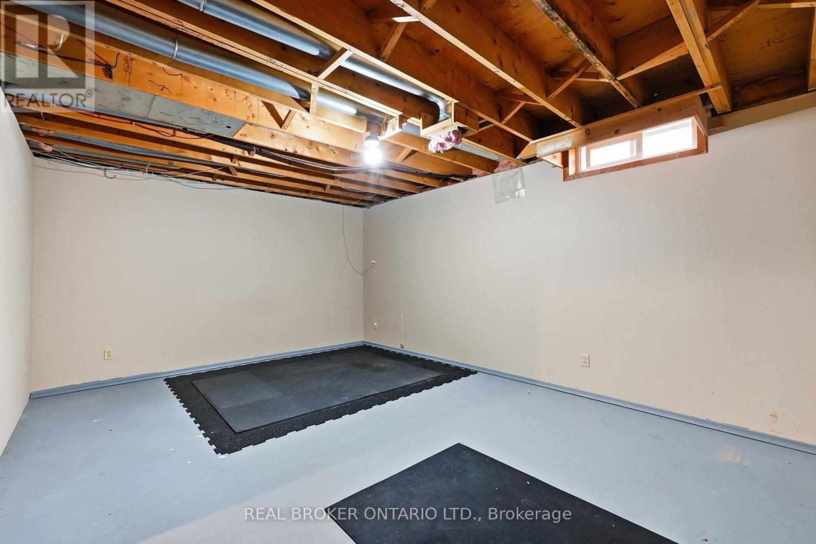 #1 435 KINGSCOURT DRIVE - 35