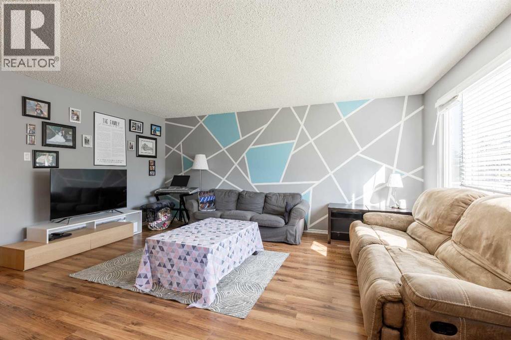 27 Laval Boulevard W - 6