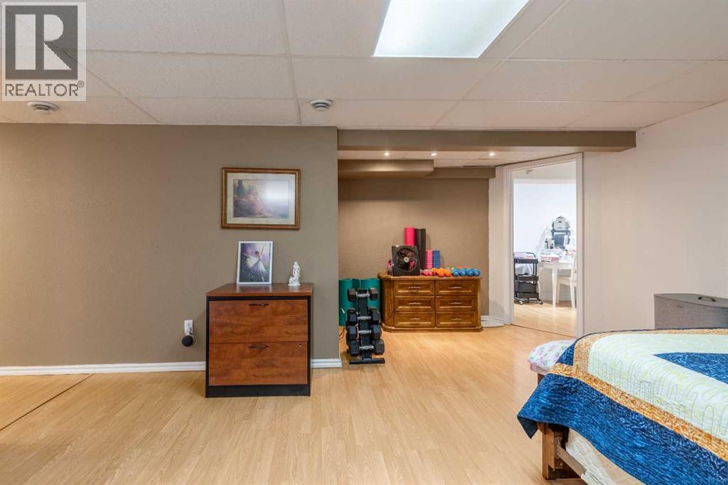 27 Laval Boulevard W - 25