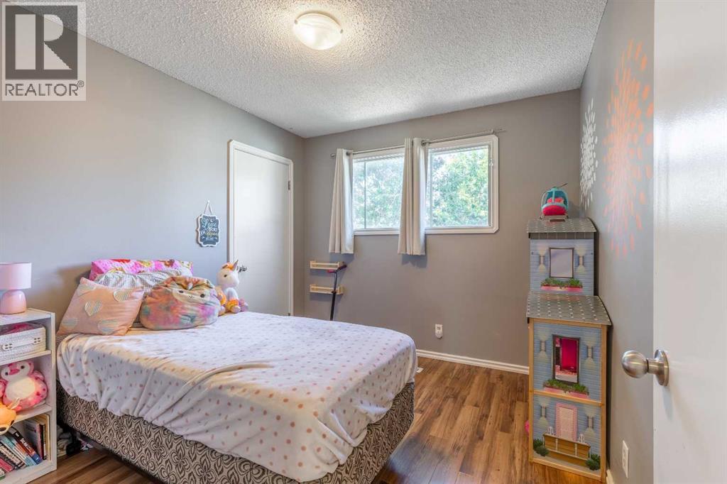 27 Laval Boulevard W - 17