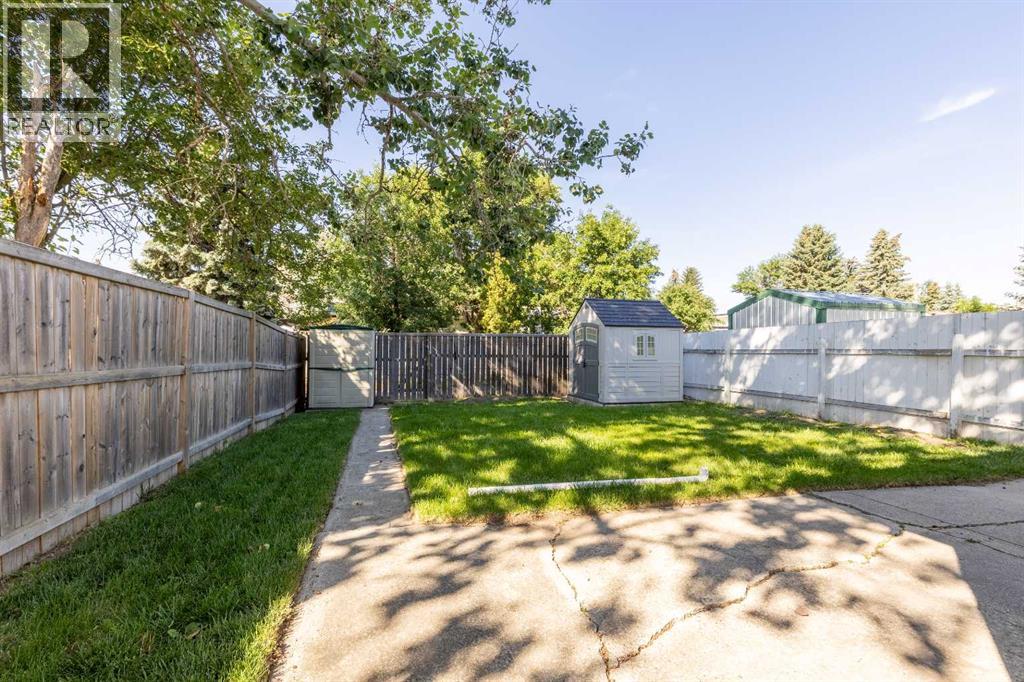 27 Laval Boulevard W - 30