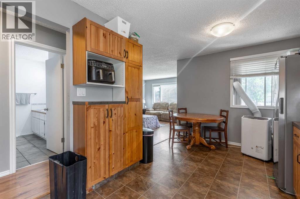 27 Laval Boulevard W - 12