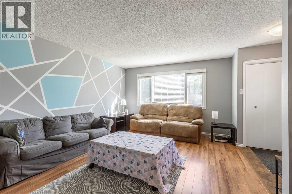 27 Laval Boulevard W - 7