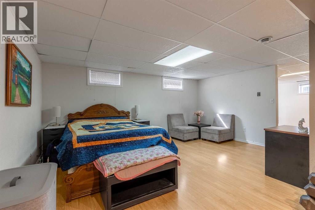27 Laval Boulevard W - 26