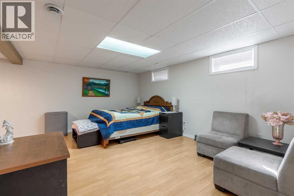 27 Laval Boulevard W - 24