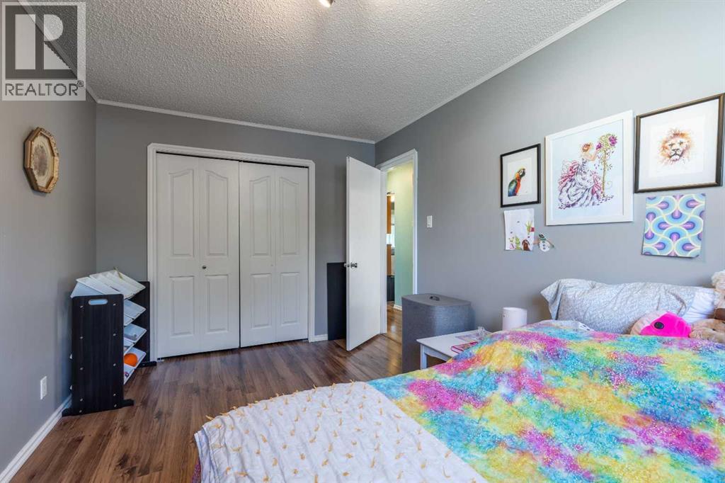 27 Laval Boulevard W - 16