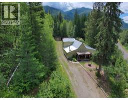 Foyer - 440 Hubscher Road, Ross Spur, BC V0G1L0 Photo 10