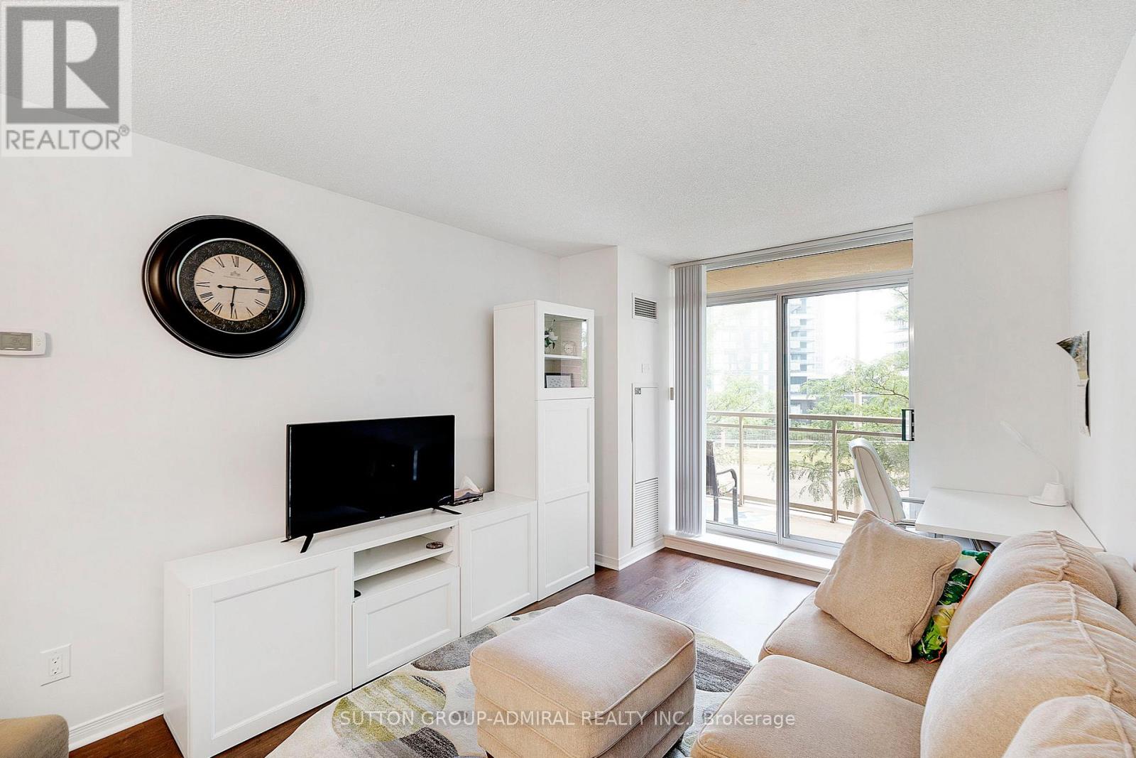 #307 73 KING WILLIAM CRESCENT - 16