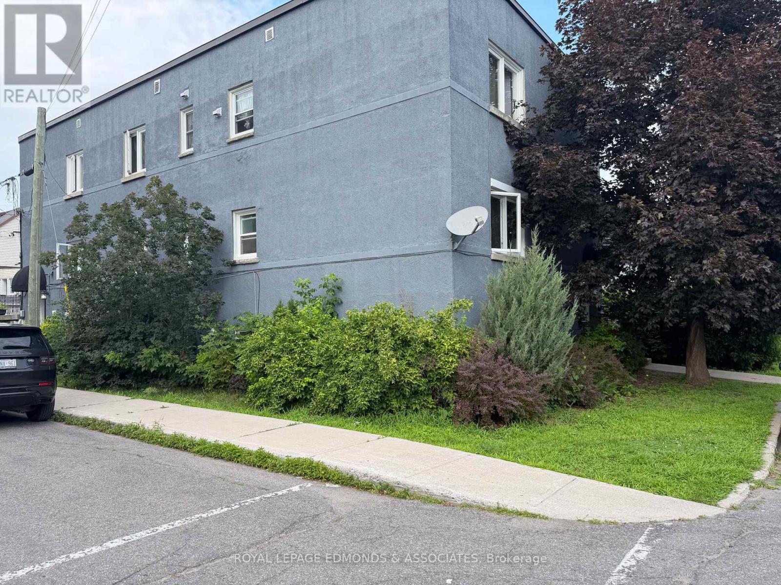 329 RICHELIEU AVENUE - 1