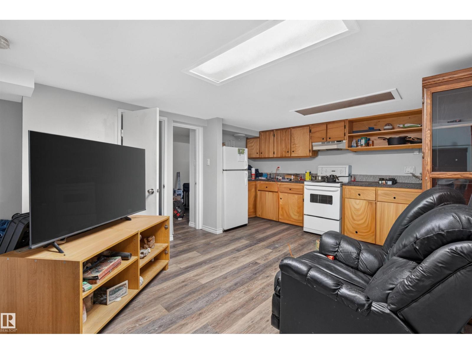 10831 80 AV NW - 19