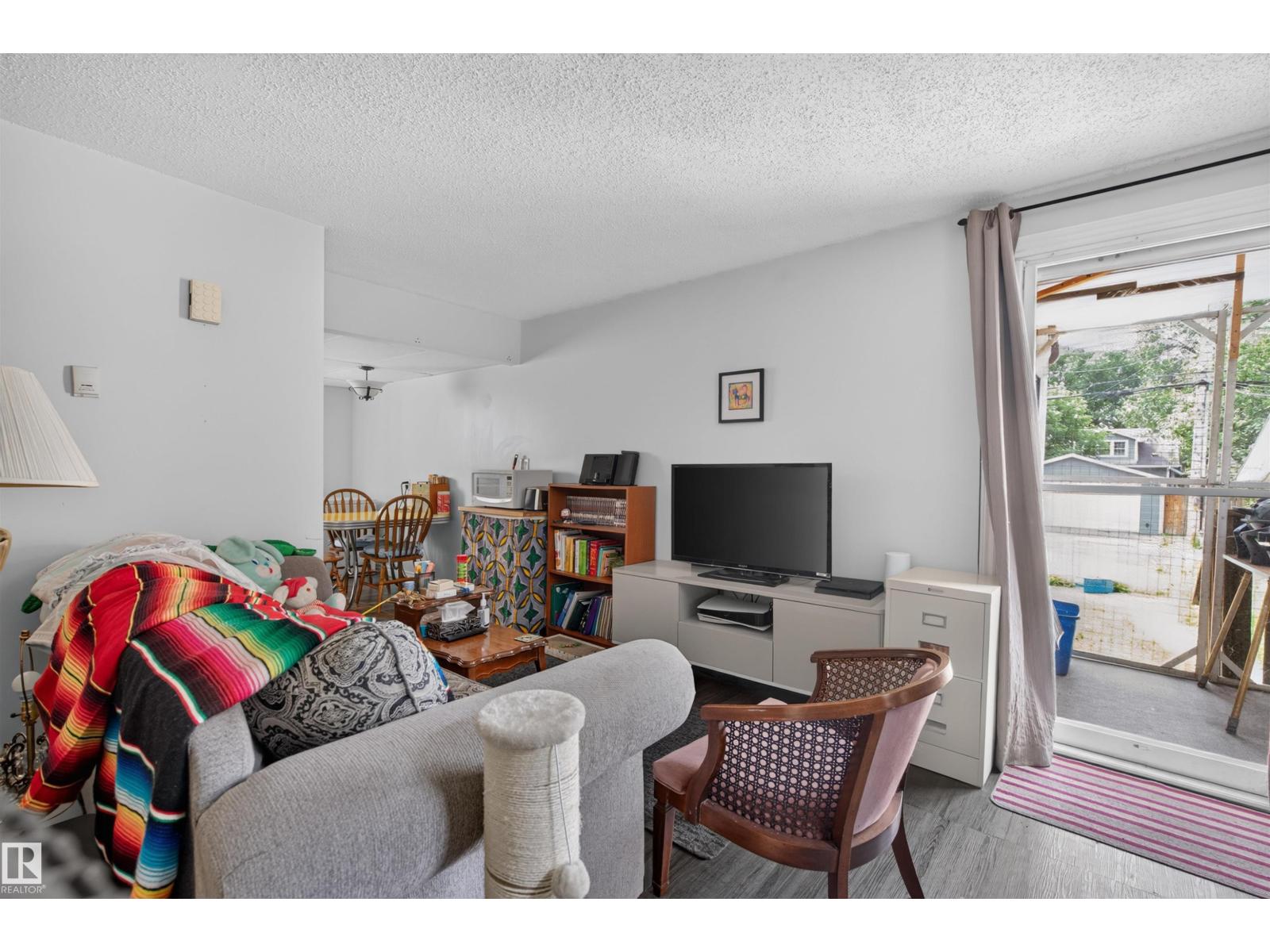 10831 80 AV NW - 24