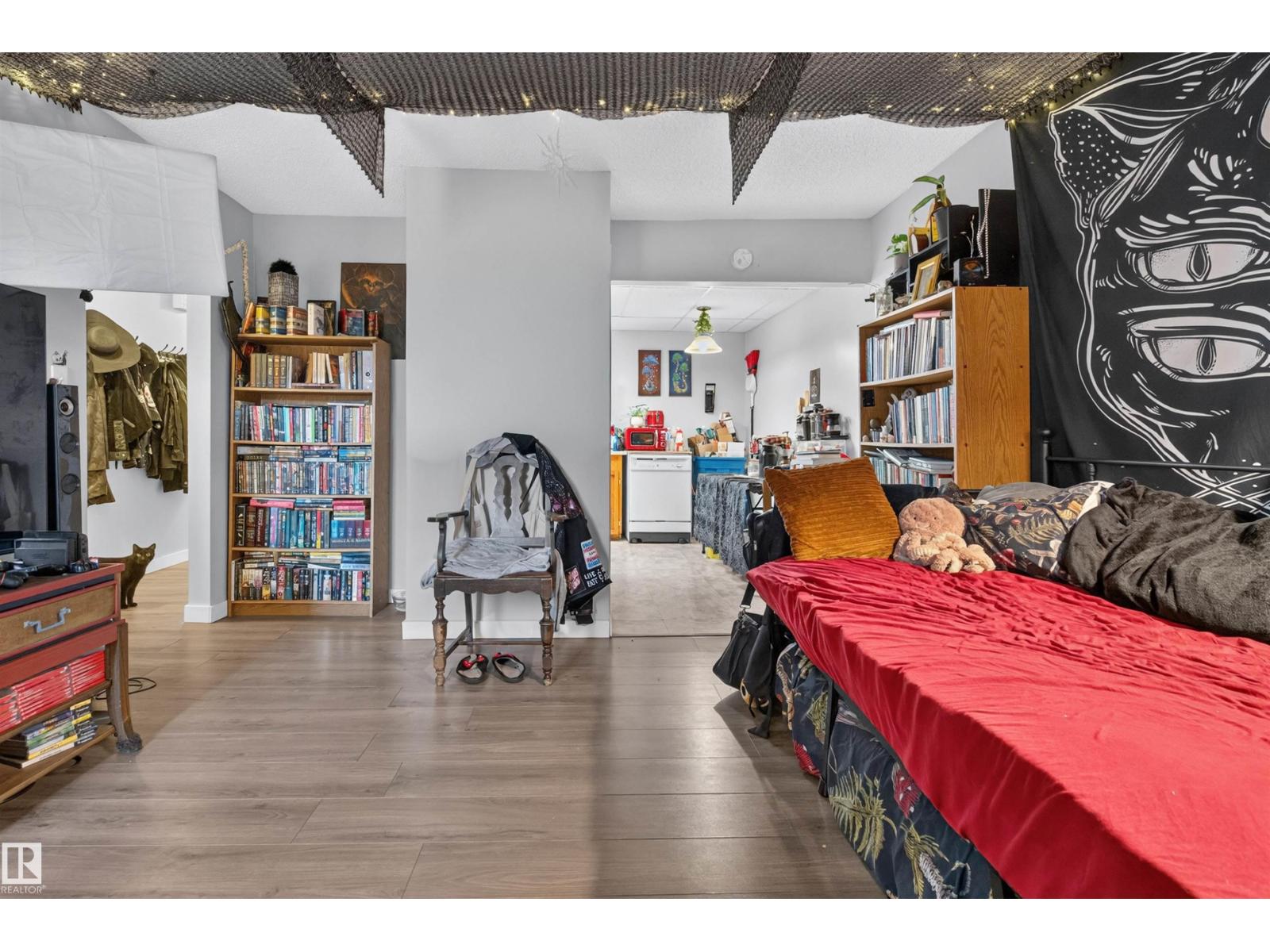 10831 80 AV NW - 15
