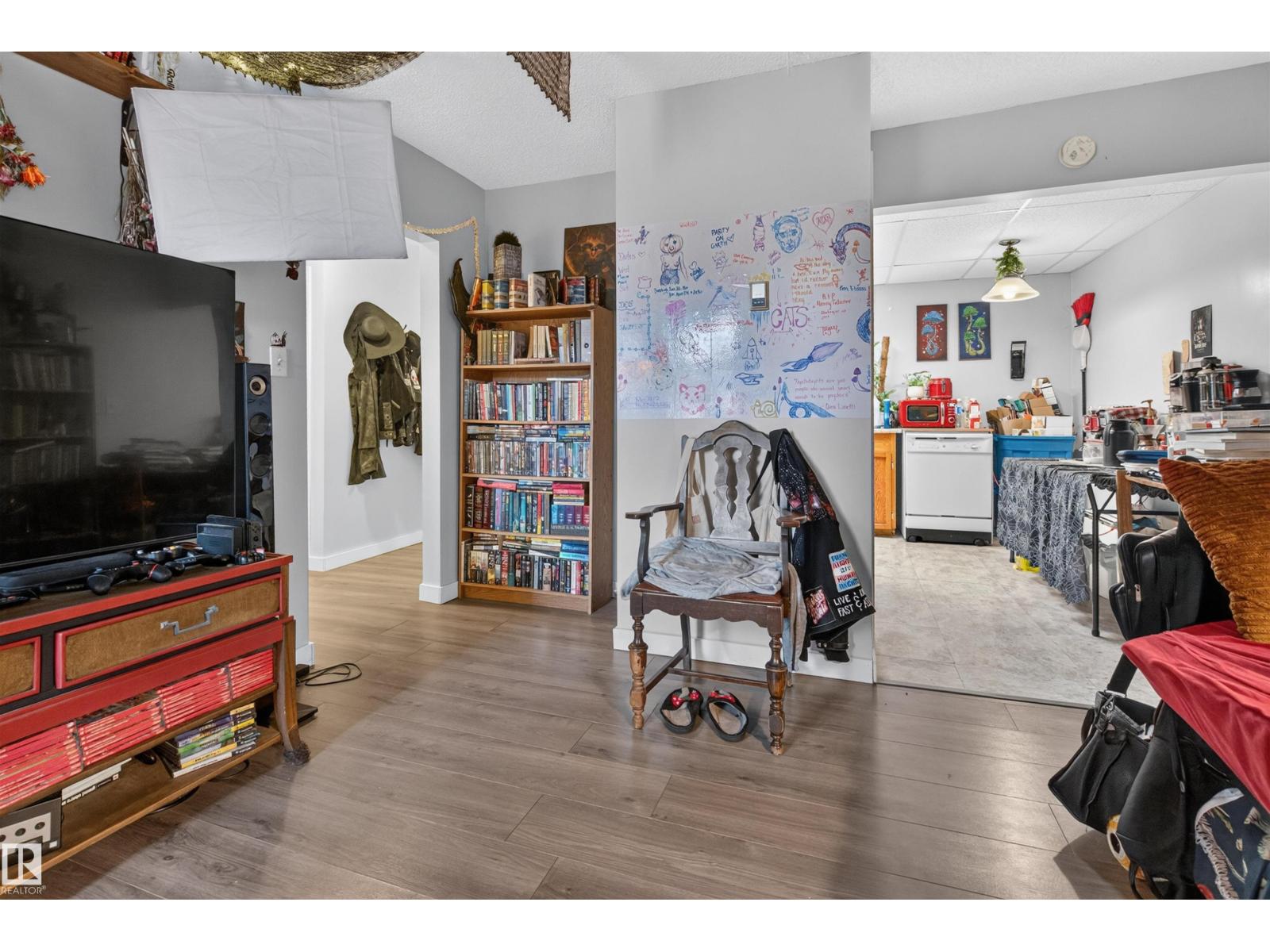 10831 80 AV NW - 16