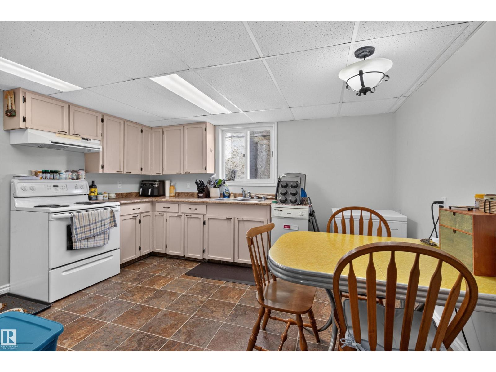 10831 80 AV NW - 26