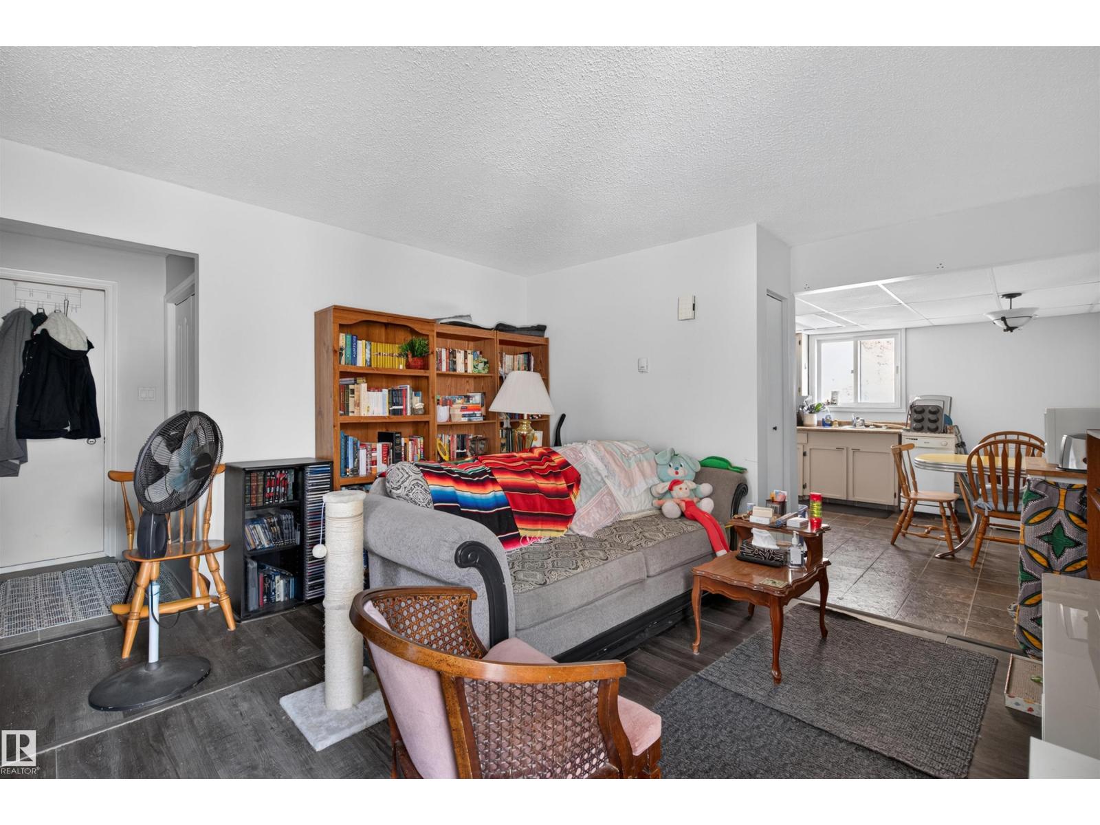 10831 80 AV NW - 23