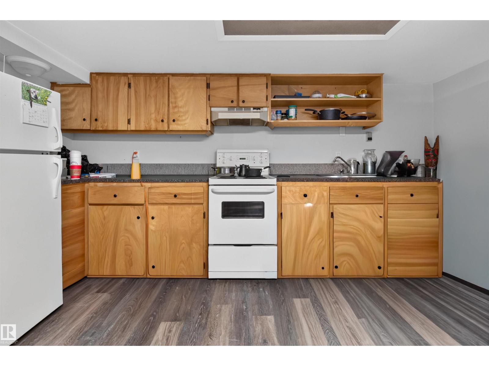 10831 80 AV NW - 20