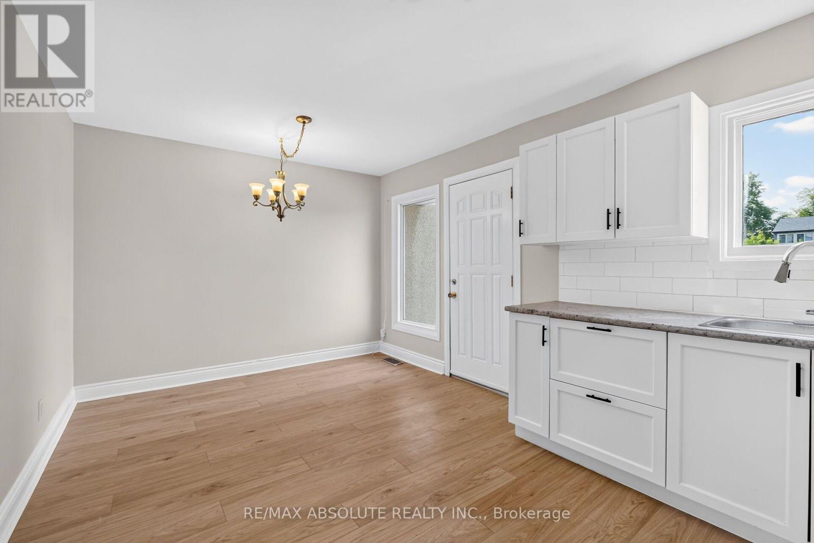 #49 3266 UPLANDS DRIVE - 10