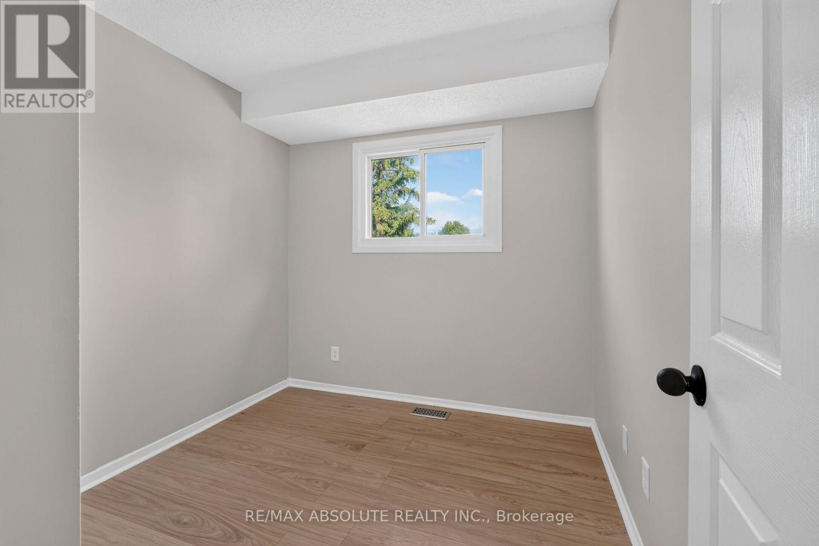 #49 3266 UPLANDS DRIVE - 12
