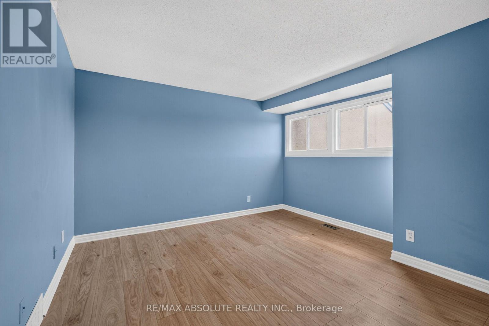 #49 3266 UPLANDS DRIVE - 19