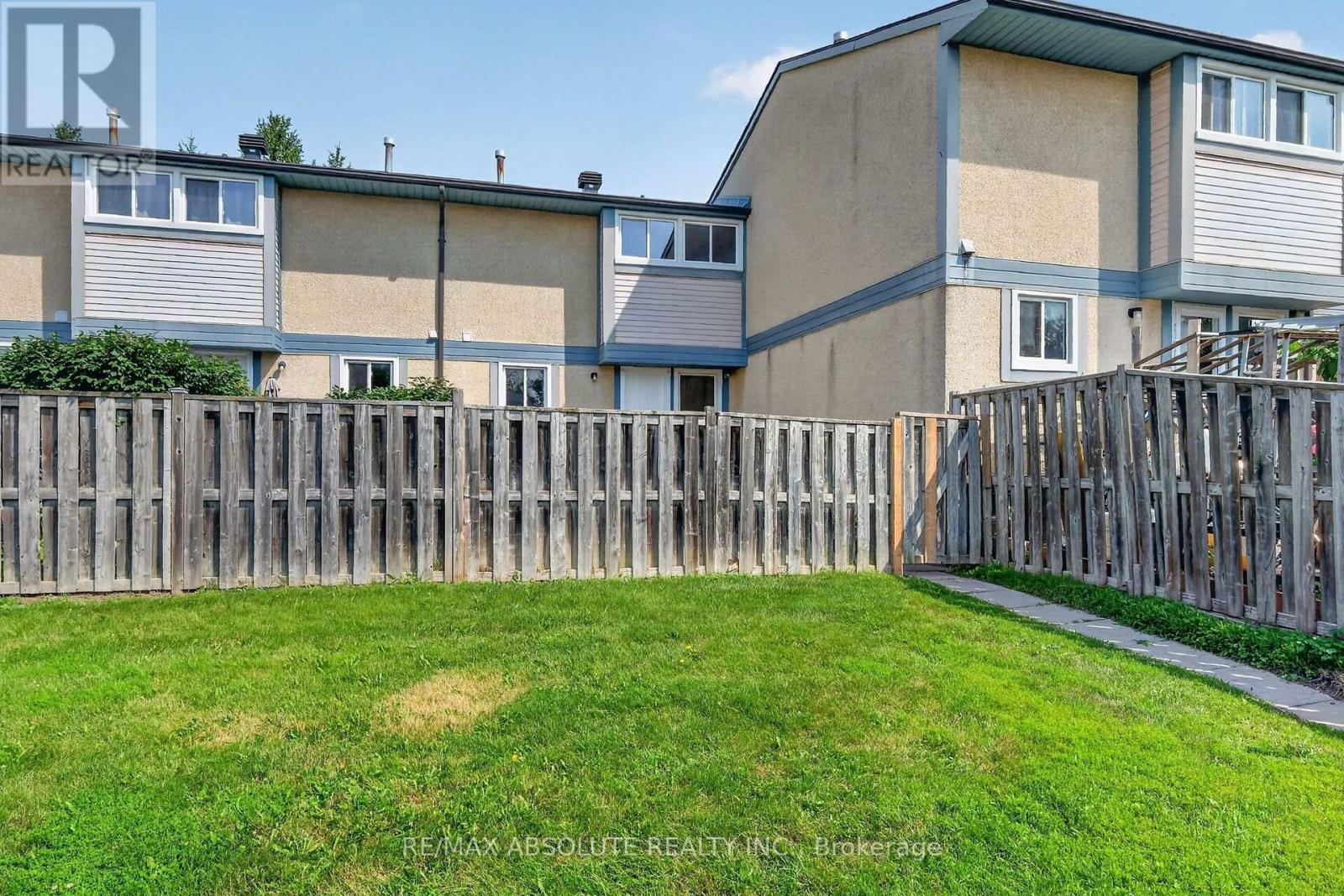 #49 3266 UPLANDS DRIVE - 26