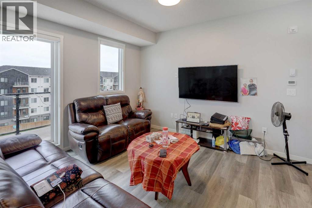 #3415 33 Carringham Gate NW - 5