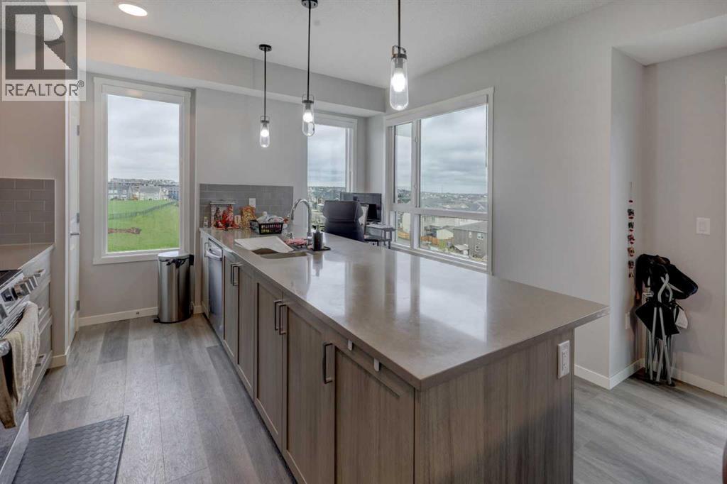 #3415 33 Carringham Gate NW - 11