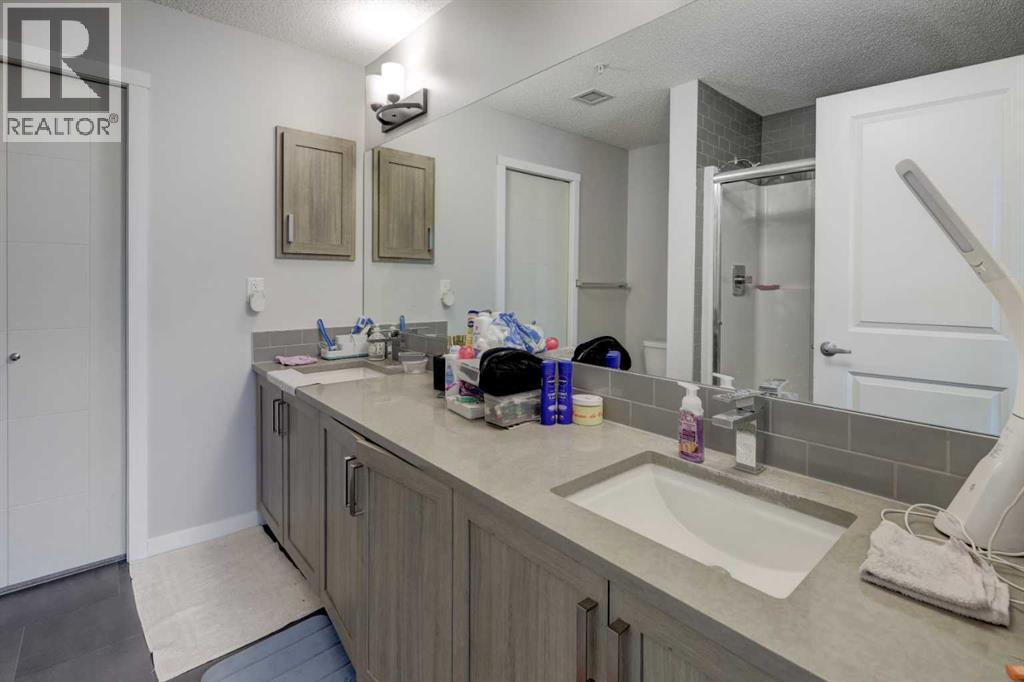 #3415 33 Carringham Gate NW - 17