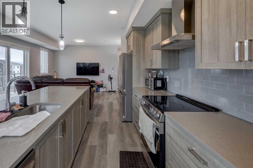 #3415 33 Carringham Gate NW - 12