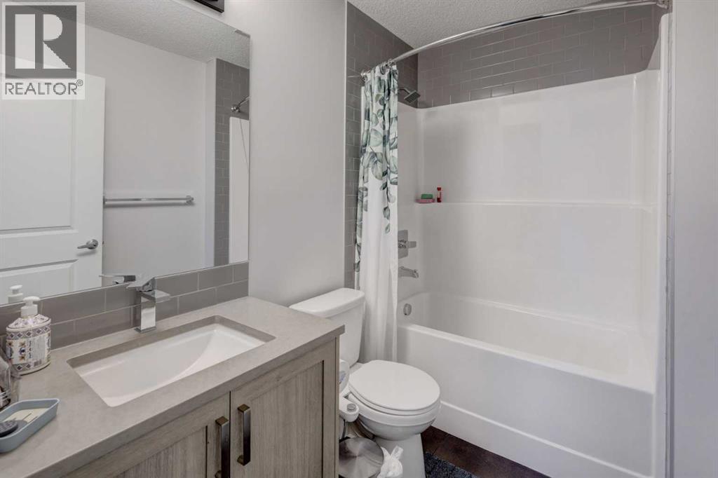 #3415 33 Carringham Gate NW - 20