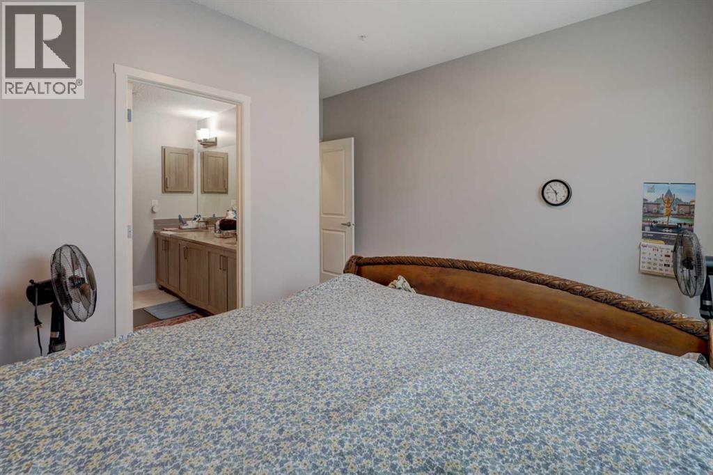 #3415 33 Carringham Gate NW - 16