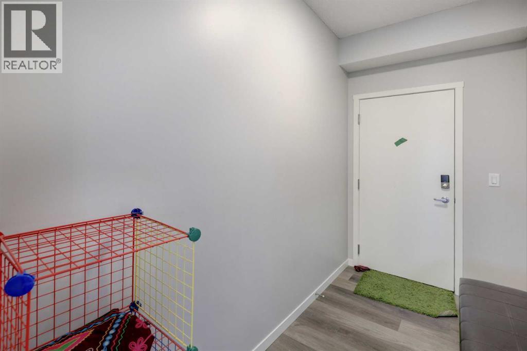 #3415 33 Carringham Gate NW - 4