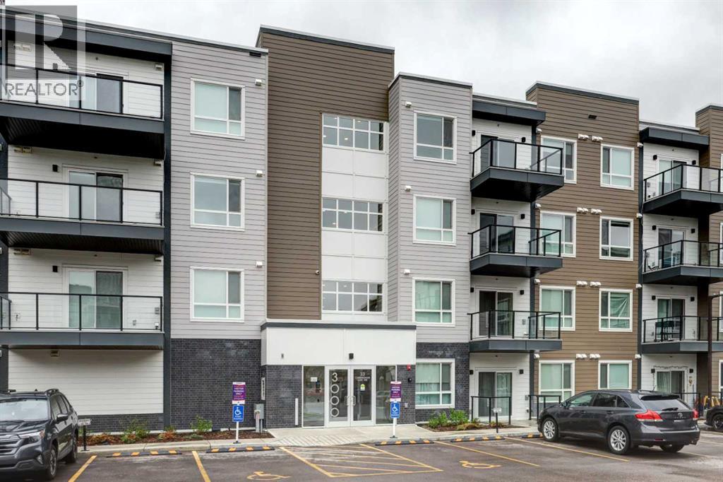 #3415 33 Carringham Gate NW - 1