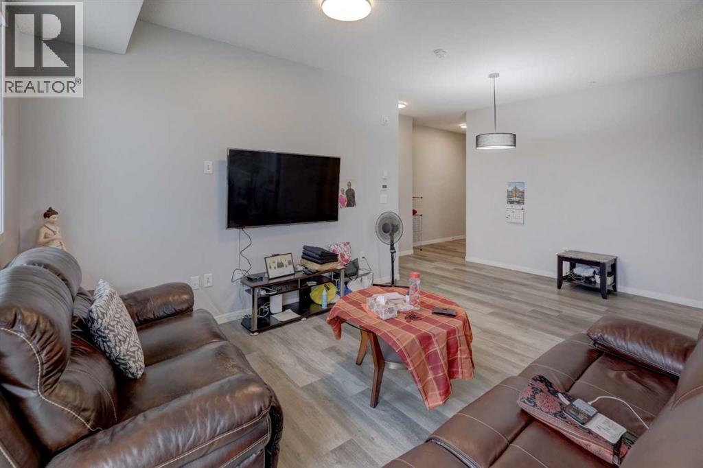 #3415 33 Carringham Gate NW - 6
