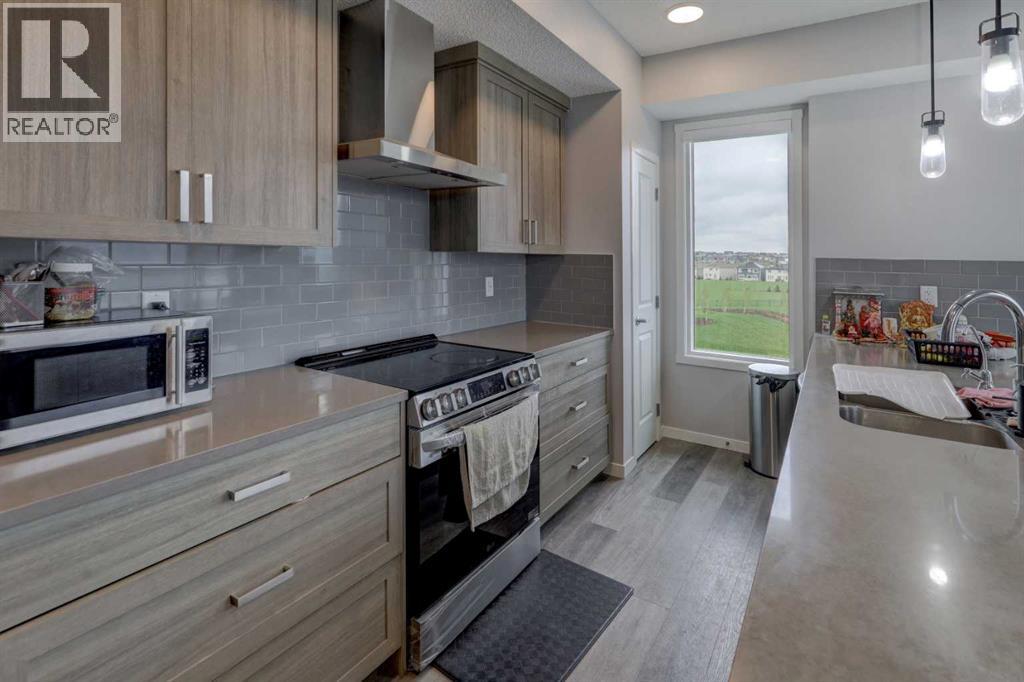 #3415 33 Carringham Gate NW - 10
