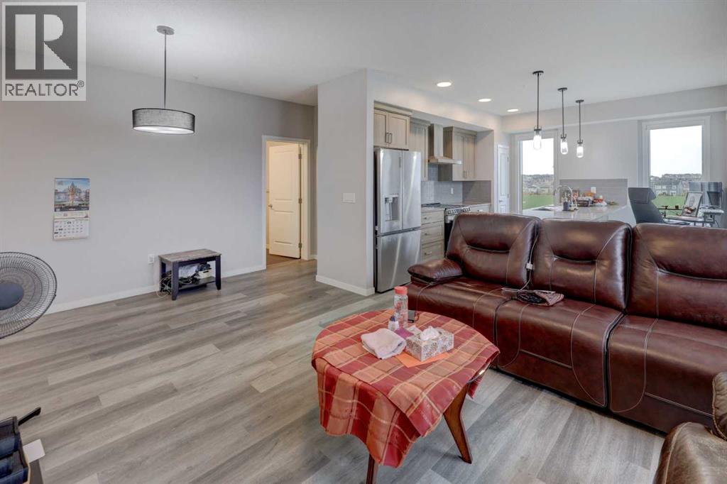 #3415 33 Carringham Gate NW - 7