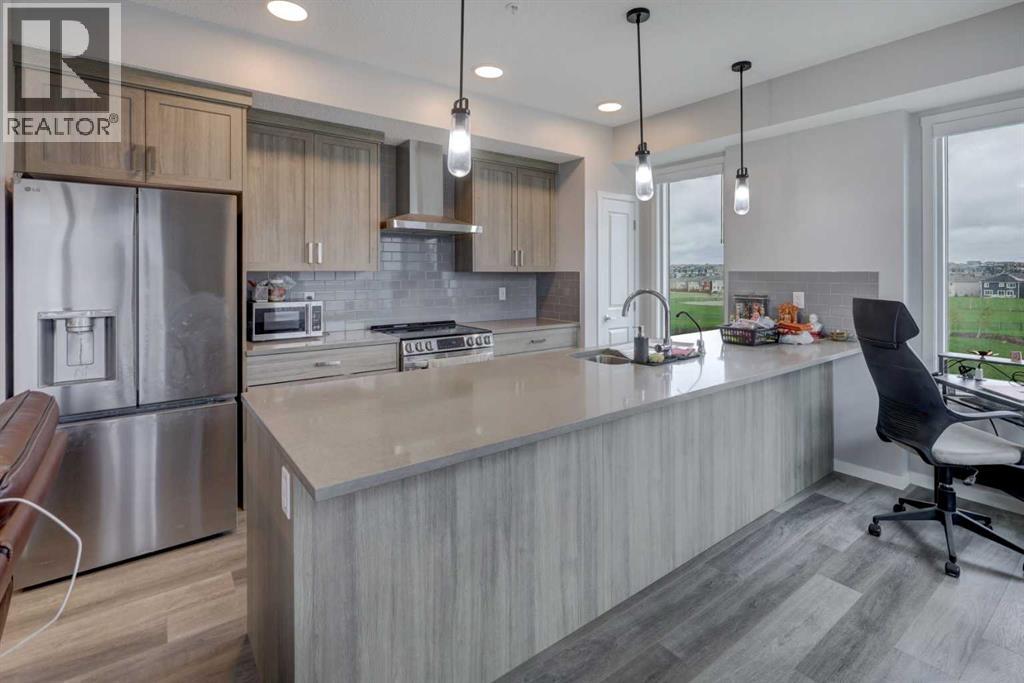 #3415 33 Carringham Gate NW - 8